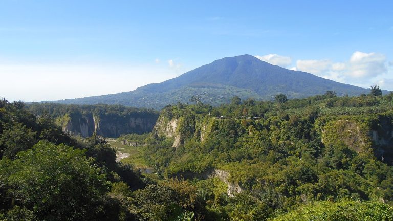 gunung singgalang