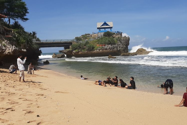 keindahan pantai krakal kukup