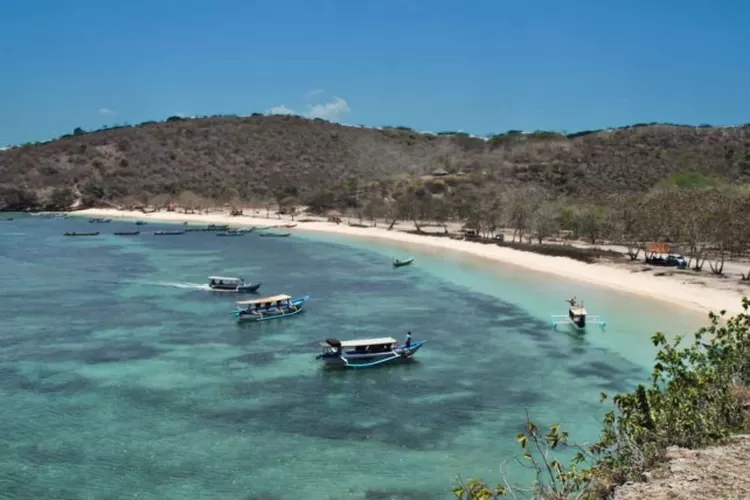 pantai lombok dan fasilitas