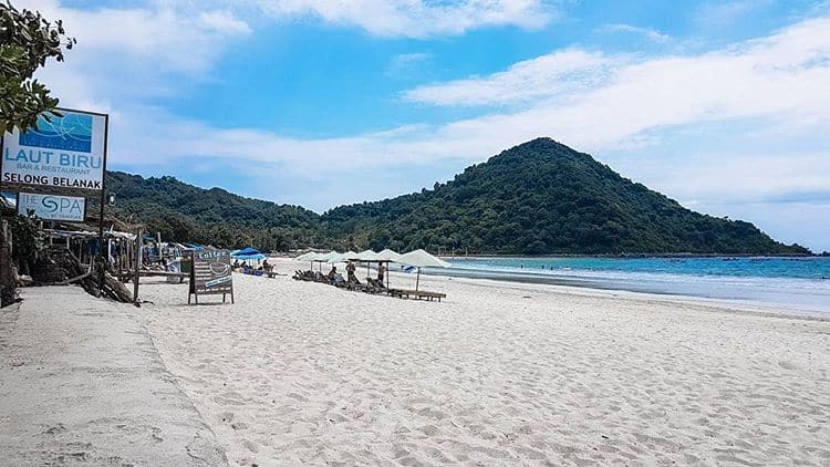 daerah pantai selong belanak