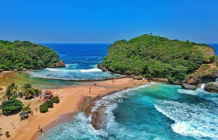 pantai batu bengkung